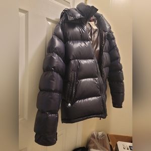 MONCLER PUFFY COAT 💯% AUTHENTIC